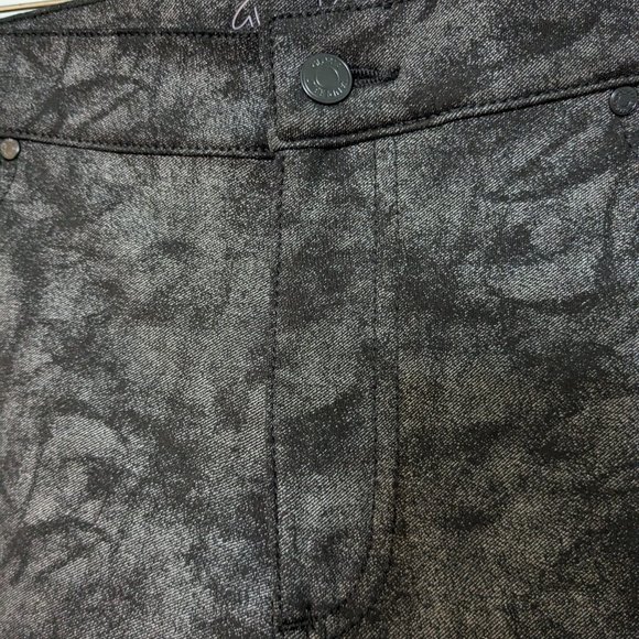 Gloria Vanderbilt Black Foil Print Pants - Picture 2 of 9